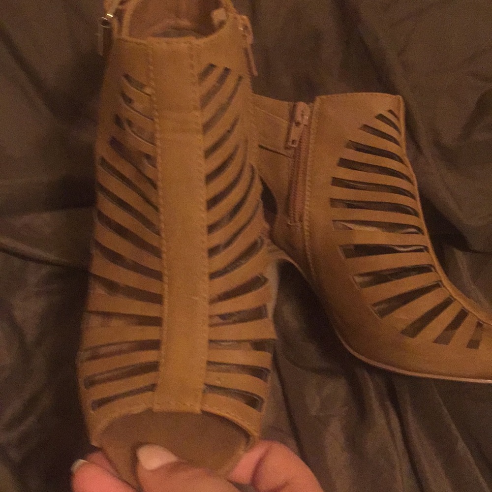 Heels - Picture 2 of 4